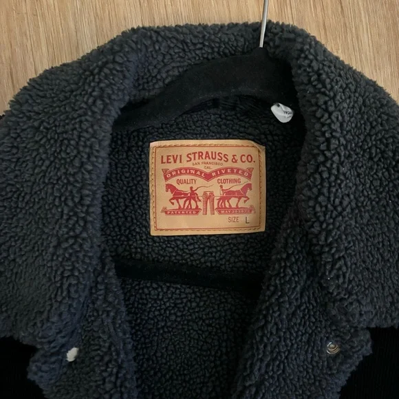 Levi’s Corduroy Sherpa Lined Trucker Jacket - Picture 3 of 4